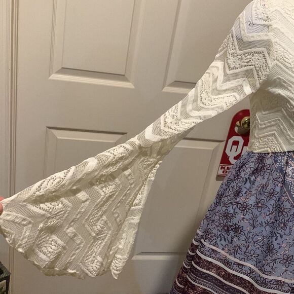 Venus dress with bell sleeves. Small - Picture 3 of 11